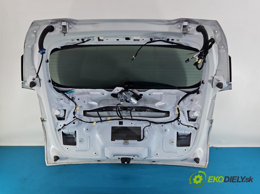 Peugeot 2008 I 2013-2019 1.2 12V 110 HP automatic 81 kW 1199 cm3 5- zadna kufor  (Kapota zadná (kufor))