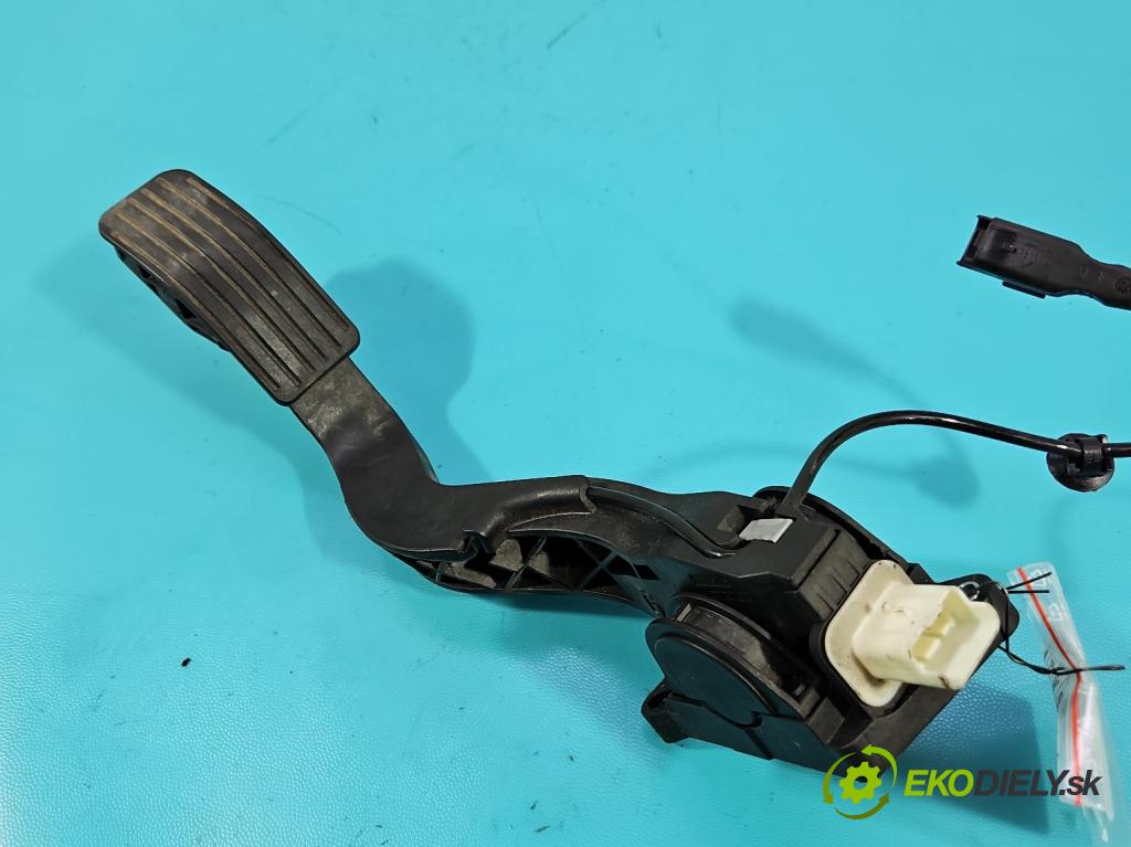 Citroen C4 I 2004-2011 1.6 hdi 90 hp manual 66.2 kW 1560 cm3 5- pedal plyn: potenciometr: F00C3E2429