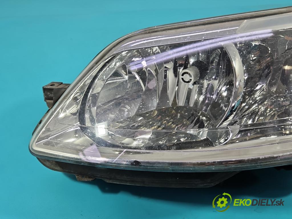 Citroen C4 I 2004-2011 1.6 hdi 90 HP manual 66.2 kW 1560 cm3 5- Reflektor: ľavý 9684381980 (Kľučka dverí ostatné)