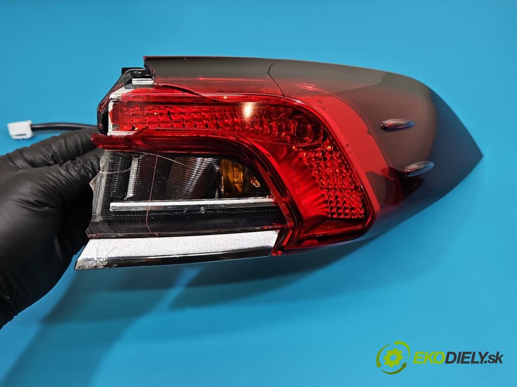 Toyota Corolla E21 2019- 1.8 16V 98 HP automatic 72 kW 1798 cm3 4- svetlo / reflektor zadné pravé 81550-02D12-00 (Kľučka dverí ostatné)