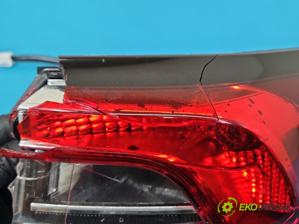 Toyota Corolla E21 2019- 1.8 16V 98 HP automatic 72 kW 1798 cm3 4- svetlo / reflektor zadné pravé 81550-02D12-00 (Kľučka dverí ostatné)