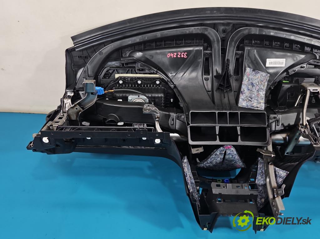 Peugeot 2008 I 2013-2019 1.2 12V 110 HP automatic 81 kW 1199 cm3 5- kokpit,pristrojová doska rozdeľovacia