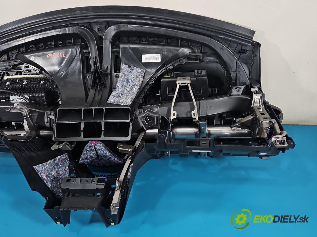 Peugeot 2008 I 2013-2019 1.2 12V 110 HP automatic 81 kW 1199 cm3 5- kokpit,pristrojová doska rozdeľovacia