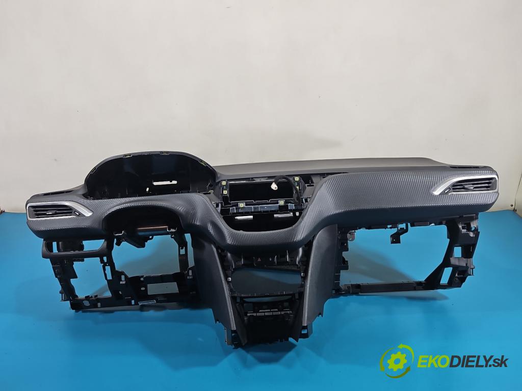 Peugeot 2008 I 2013-2019 1.2 12V 110 HP automatic 81 kW 1199 cm3 5- kokpit,pristrojová doska rozdeľovacia