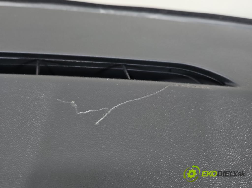 Peugeot 2008 I 2013-2019 1.2 12V 110 HP automatic 81 kW 1199 cm3 5- kokpit,pristrojová doska rozdeľovacia