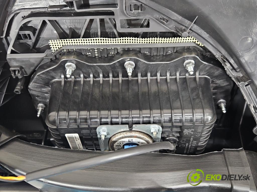 Peugeot 2008 I 2013-2019 1.2 12V 110 HP automatic 81 kW 1199 cm3 5- kokpit,pristrojová doska rozdeľovacia
