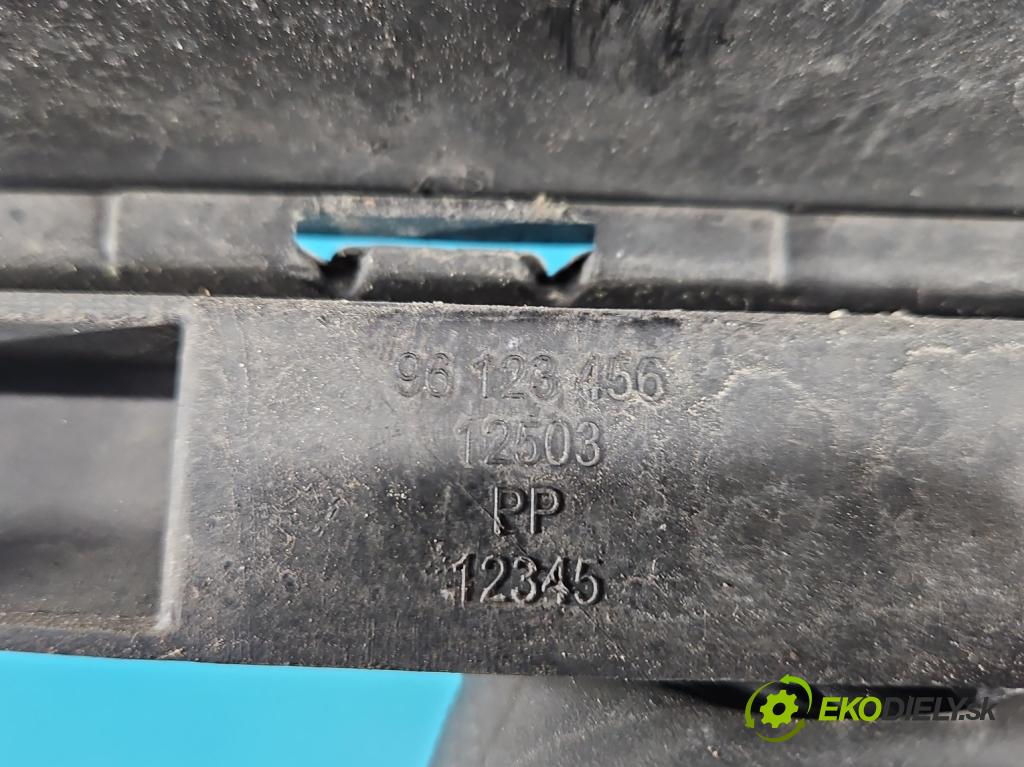 Peugeot 308 II 2013-2021 1.6 hdi 120 HP manual 88 kW 1560 cm3 5- blenda mriežka: nárazník stredová 96123456
