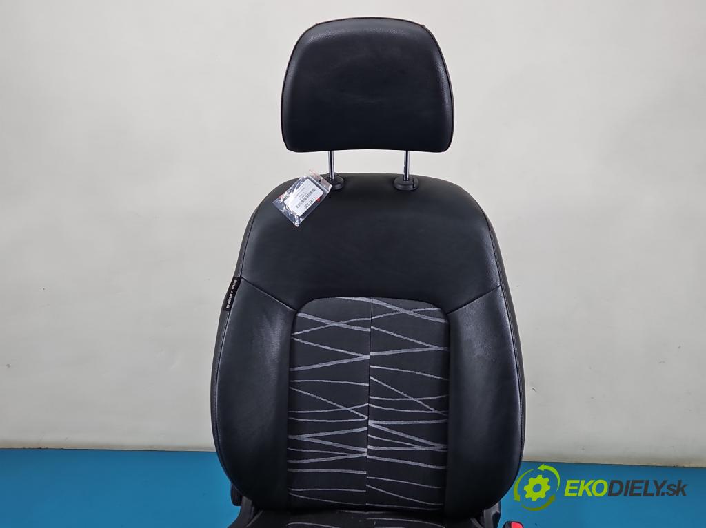 Kia Venga 1.6 crdi 116 HP manual 85 kW 1582 cm3 5- Sedačka pravý  (Sedadlo)