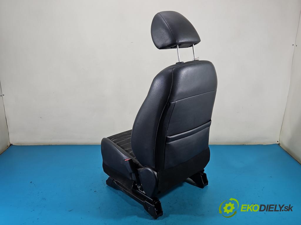 Kia Venga 1.6 crdi 116 HP manual 85 kW 1582 cm3 5- Sedačka pravý  (Sedadlo)