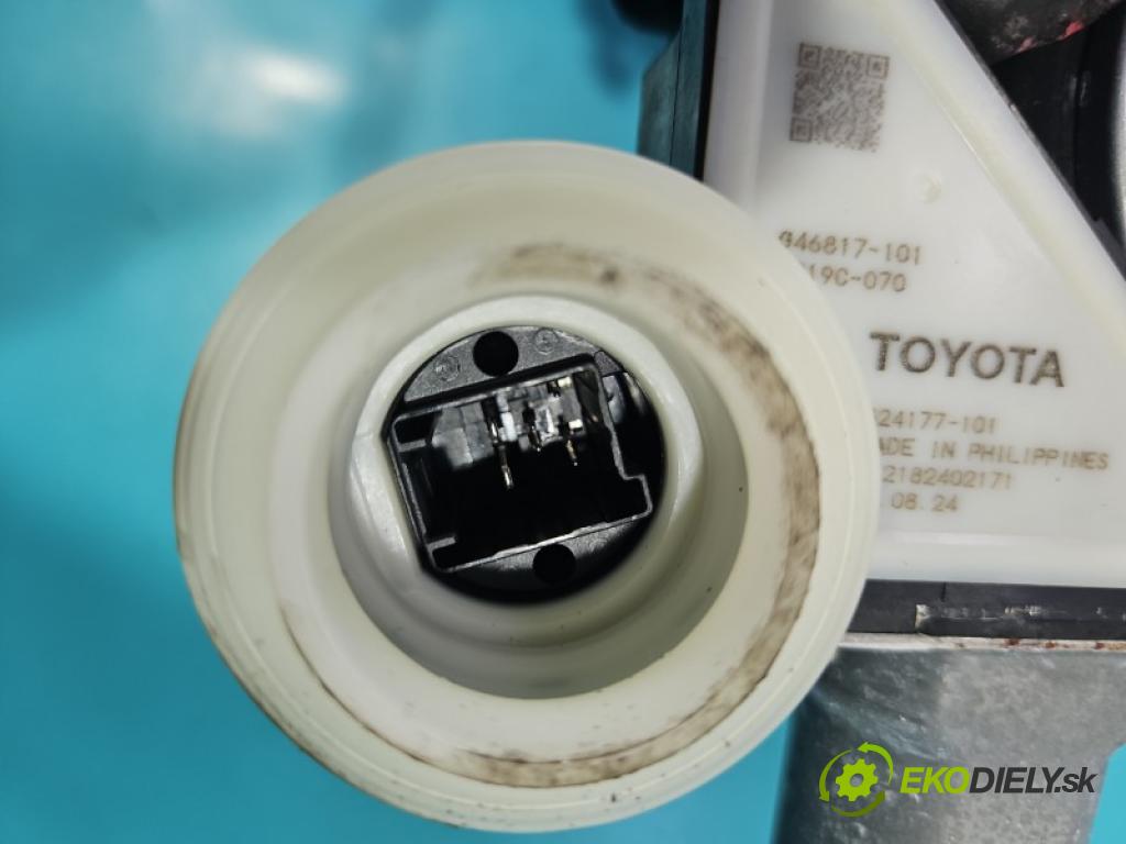 Toyota Corolla E21 2019- 1.8 16V 98 hp automatic 72 kW 1798 cm3 4- mechanismus stahování přední levý G46817-101