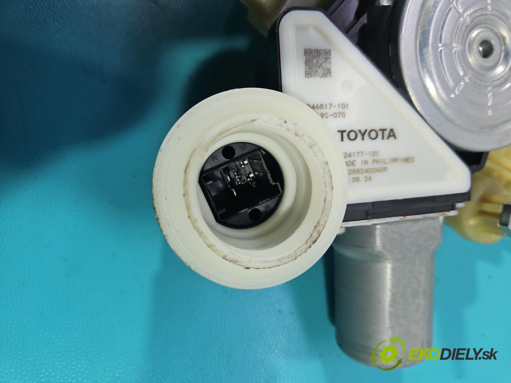 Toyota Corolla E21 2019- 1.8 16V 98 HP automatic 72 kW 1798 cm3 4- mechanizmus okna zadné ľavý 69840-02741