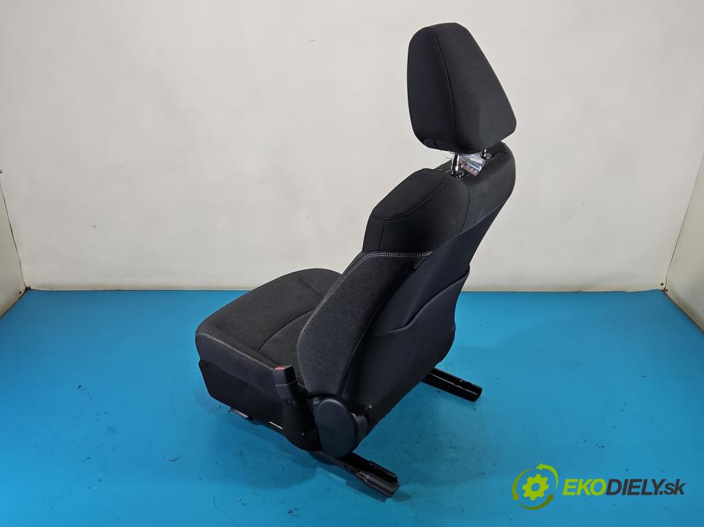 Toyota Corolla E21 2019- 1.8 16V 98 HP automatic 72 kW 1798 cm3 4- Sedačka pravý  (Sedadlo)