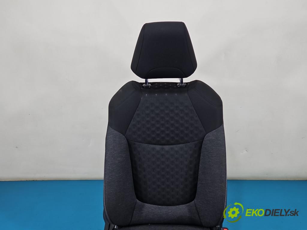 Toyota Corolla E21 2019- 1.8 16V 98 HP automatic 72 kW 1798 cm3 4- Sedačka pravý  (Sedadlo)