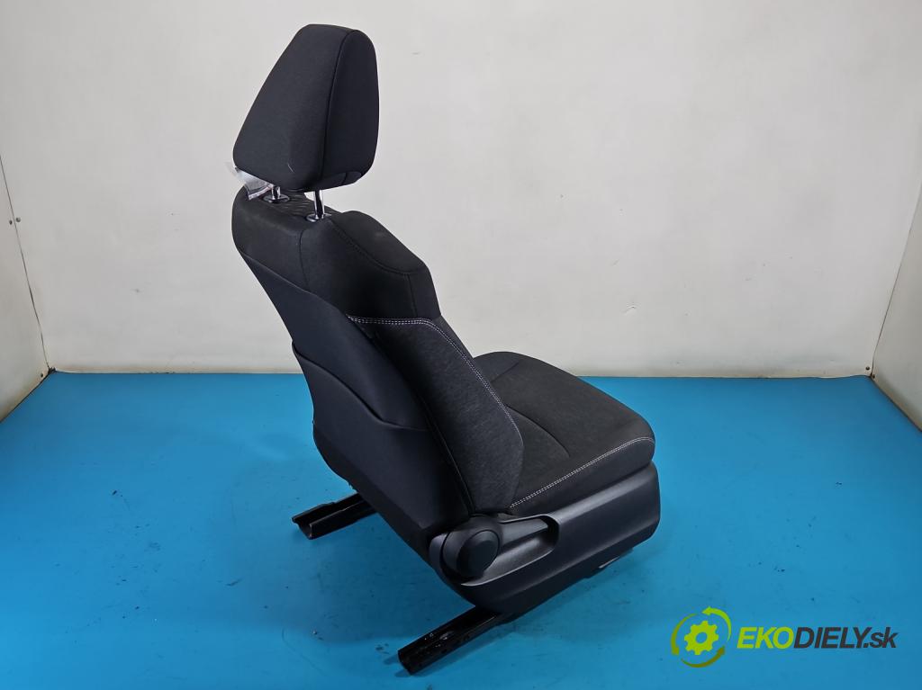 Toyota Corolla E21 2019- 1.8 16V 98 HP automatic 72 kW 1798 cm3 4- Sedačka pravý  (Sedadlo)