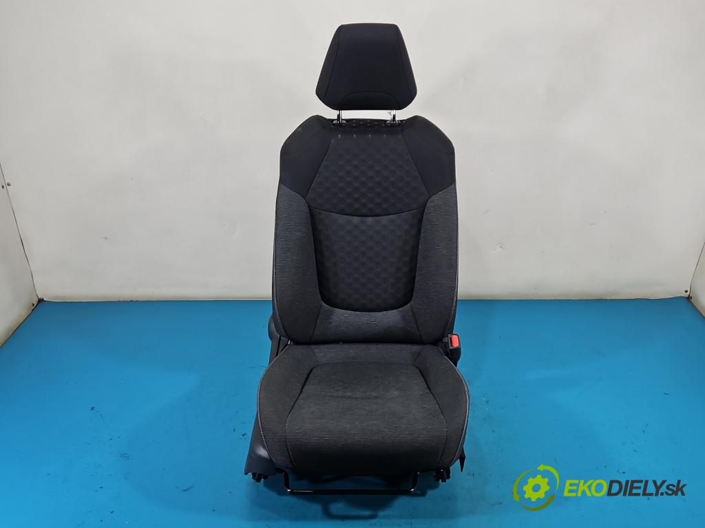 Toyota Corolla E21 2019- 1.8 16V 98 hp automatic 72 kW 1798 cm3 4- Sedadlo pravý  (Sedadlo)