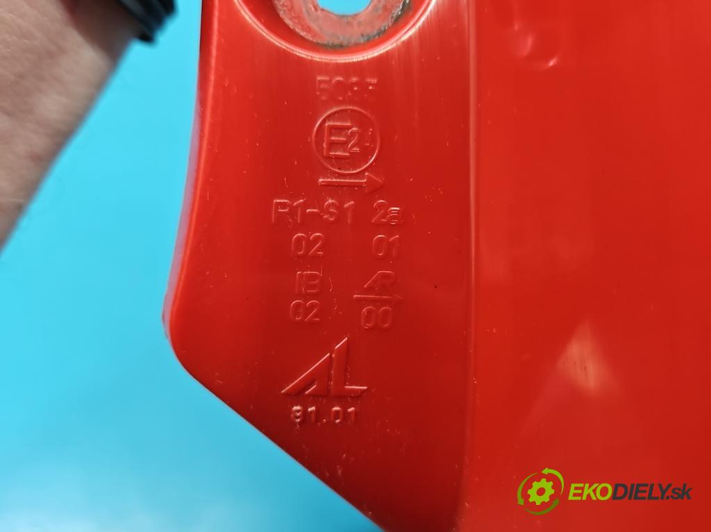 Suzuki Swift Mk7 2010-2017 1.2 16V 94 HP manual 69 kW 1242 cm3 5- svetlo / reflektor zadné pravé blatník