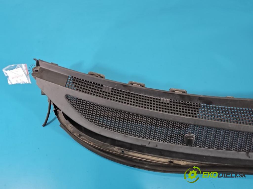 Kia Venga 1.6 crdi 116 hp manual 85 kW 1582 cm3 5- torpédo 86158-1P000 (Plast pod čelním sklem)