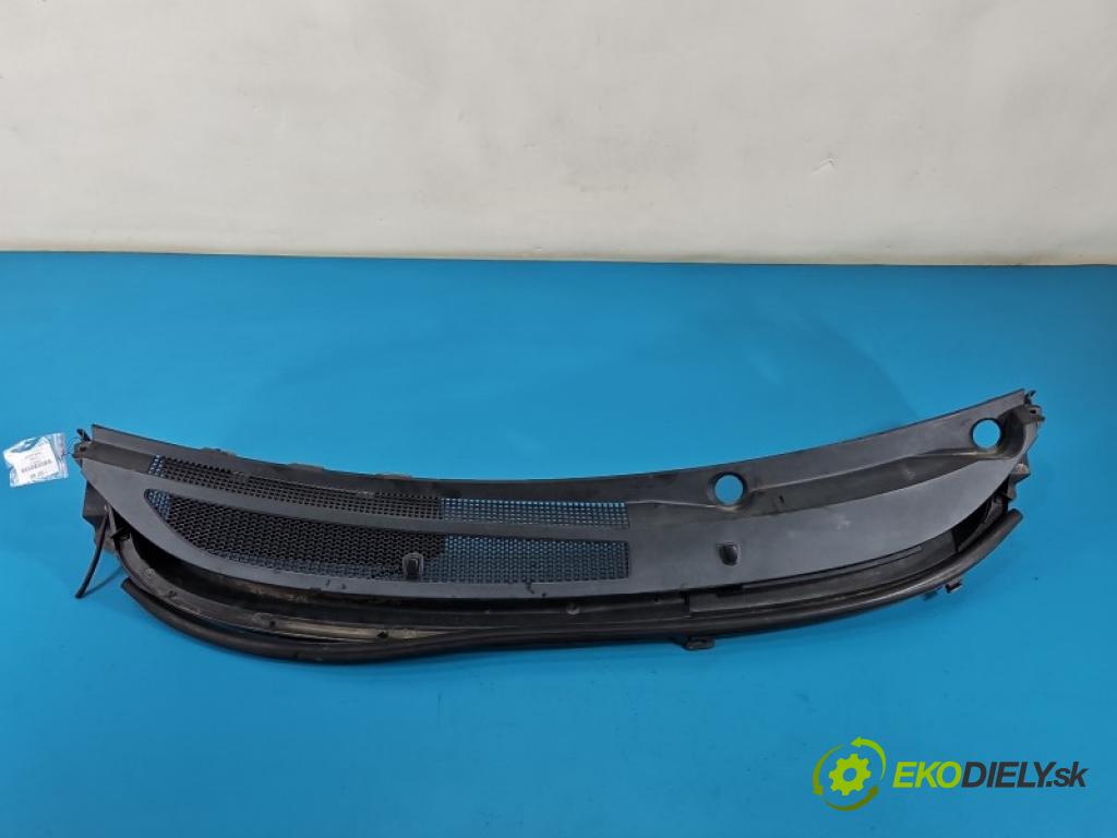 Kia Venga 1.6 crdi 116 hp manual 85 kW 1582 cm3 5- torpédo 86158-1P000 (Plast pod čelním sklem)