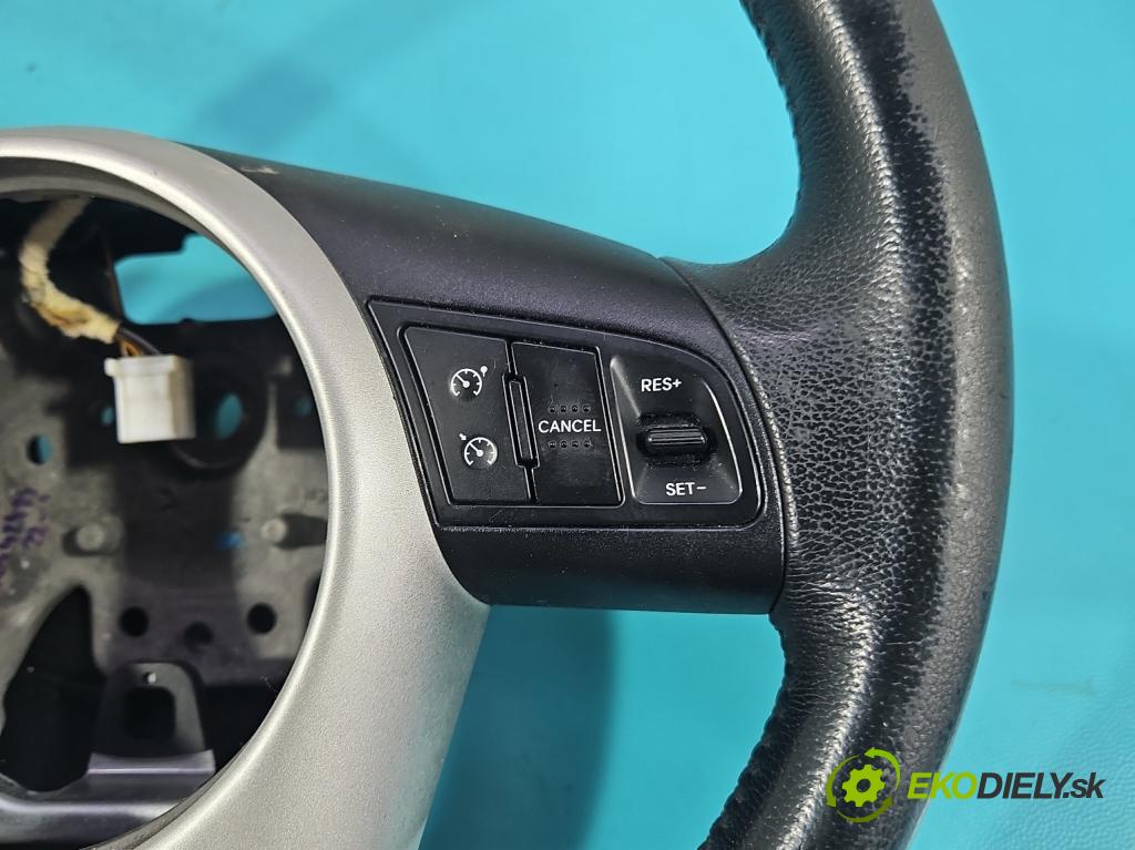 Kia Venga 1.6 crdi 116 hp manual 85 kW 1582 cm3 5- volant  (Volant)