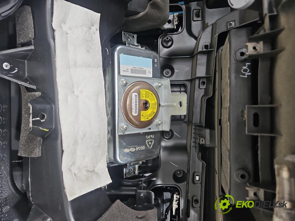 Kia Venga 1.6 crdi 116 HP manual 85 kW 1582 cm3 5- kokpit,pristrojová doska rozdeľovacia