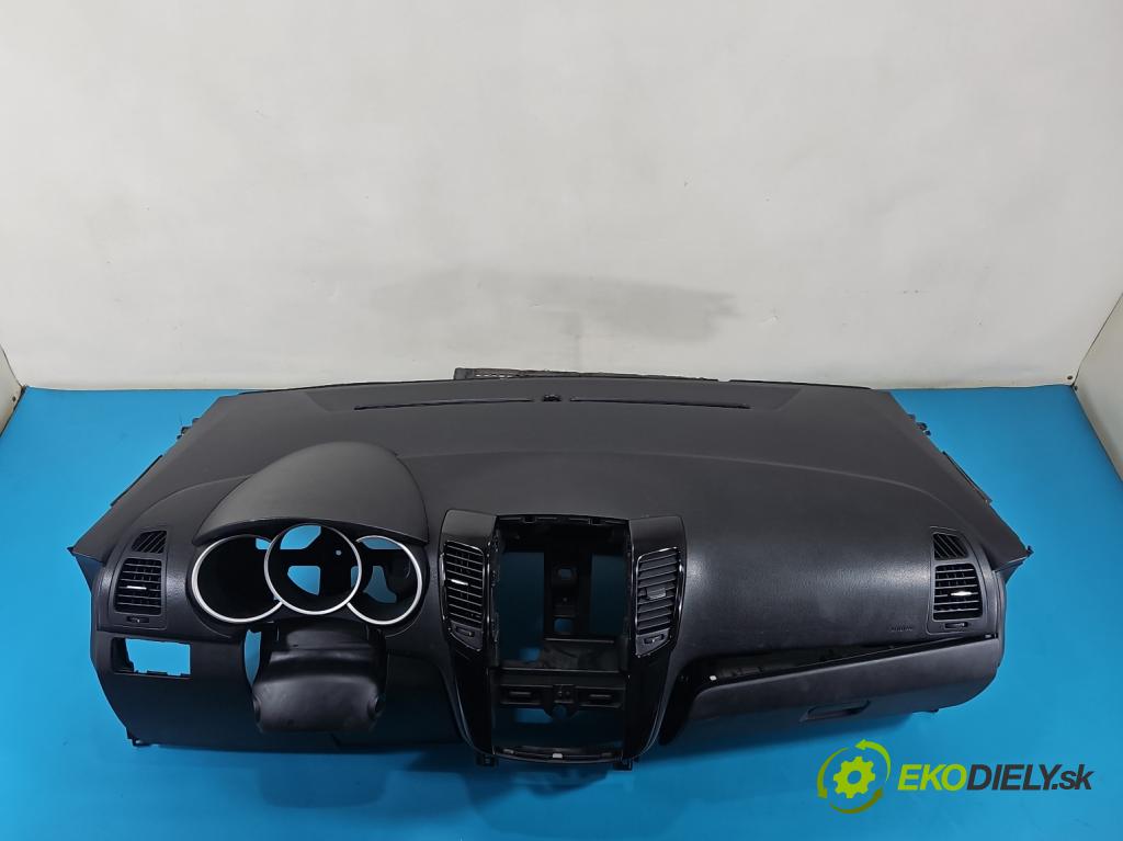 Kia Venga 1.6 crdi 116 HP manual 85 kW 1582 cm3 5- kokpit,pristrojová doska rozdeľovacia