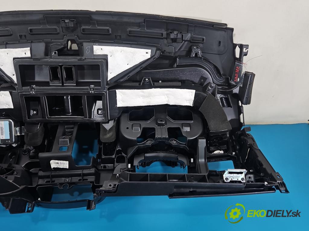 Kia Venga 1.6 crdi 116 HP manual 85 kW 1582 cm3 5- kokpit,pristrojová doska rozdeľovacia