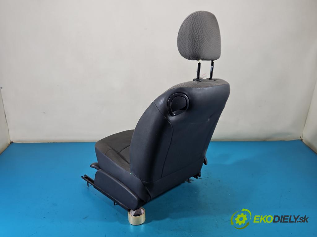 Renault Clio II 1998-2012 1.5 dci 65 HP manual 48 kW 1461 cm3 3- Sedačka ľavý  (Sedadlo)