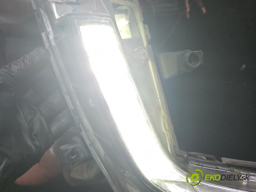 Suzuki Swift Mk7 2010-2017 1.2 16V 94 HP manual 69 kW 1242 cm3 5- Svetlo: prevádzky pravé 