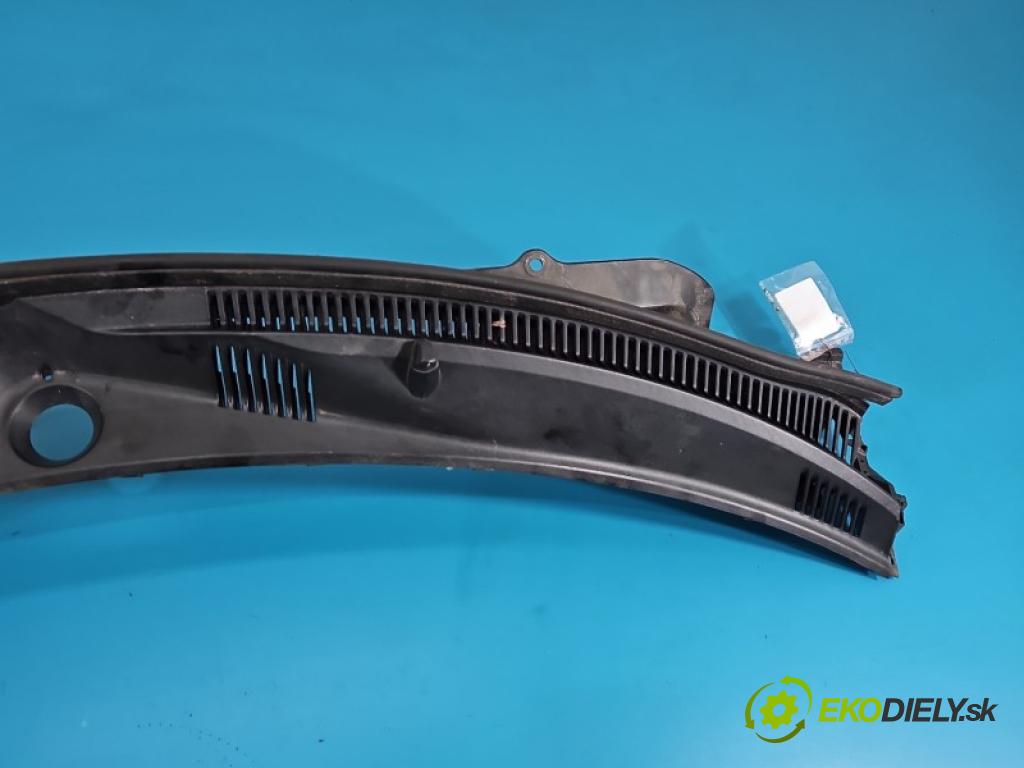 Suzuki Swift Mk7 2010-2017 1.2 16V 94 hp manual 69 kW 1242 cm3 5- torpédo 72375-68L3 (Plast pod čelním sklem)