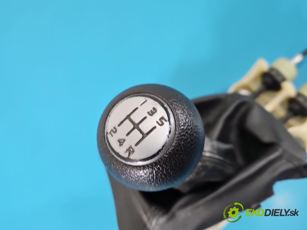 Suzuki Swift Mk7 2010-2017 1.2 16V 94 HP manual 69 kW 1242 cm3 5- Páka: Změny: stupeň,rýchlosť  (Rýchlostná páka (kulisa))
