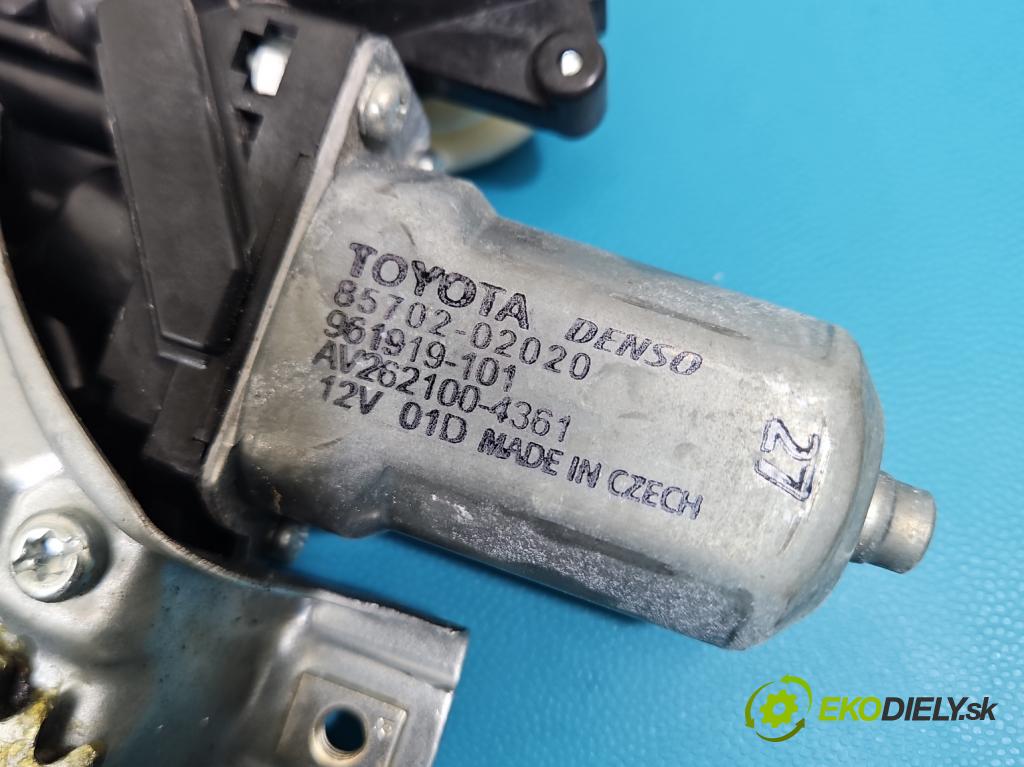 Toyota Yaris III 2011-2020 1.5 vvti 111KM manual 82 kW 1496 cm3 5- mechanizmus okna predné ľavý 85720-0D360