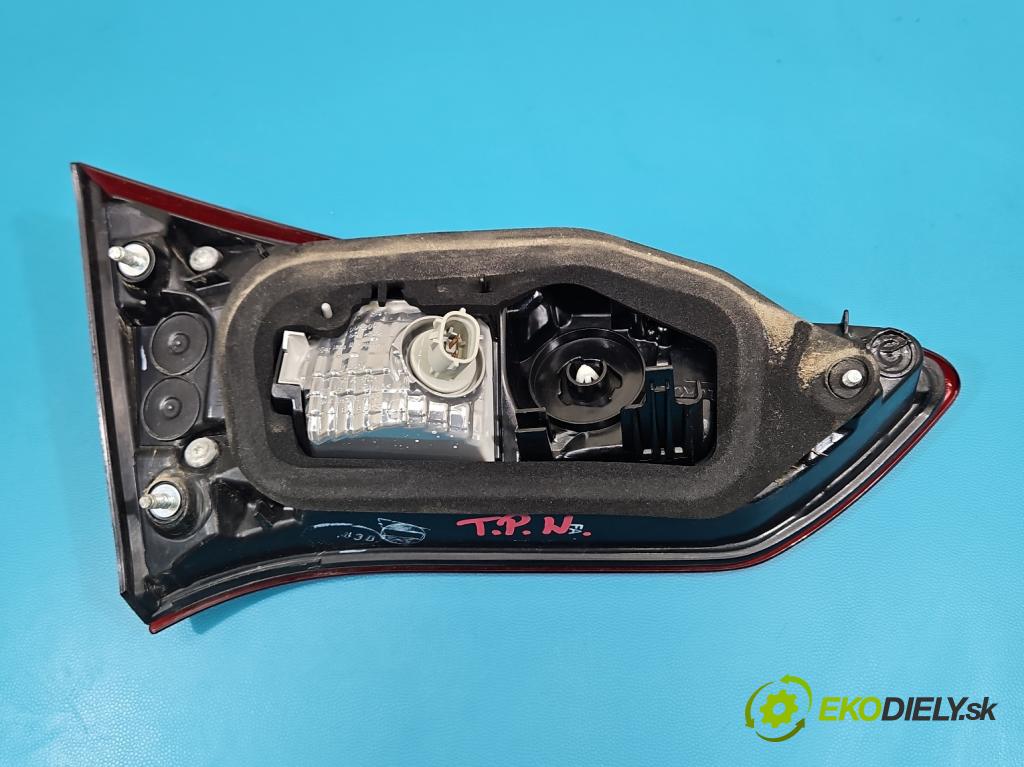 Toyota Yaris III 2011-2020 1.5 vvti 111KM manual 82 kW 1496 cm3 5- svetlo / reflektor zadné pravé  (Kľučka dverí ostatné)