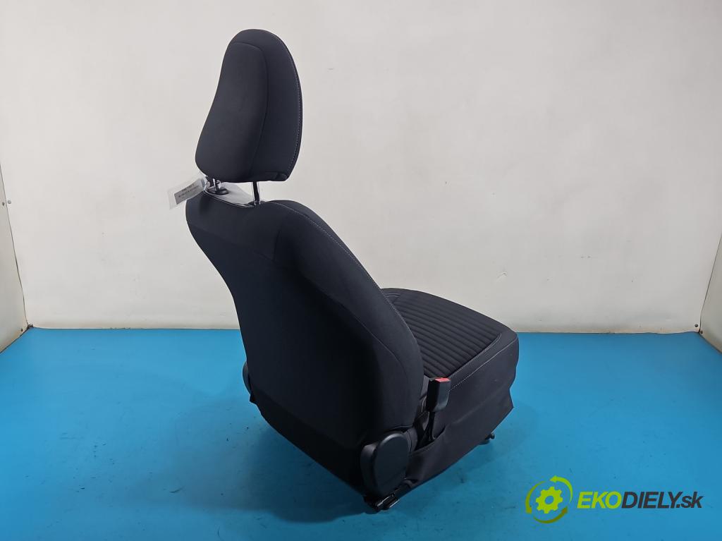 Toyota Yaris III 2011-2020 1.5 vvti 111KM manual 82 kW 1496 cm3 5- Sedačka ľavý  (Sedadlo)