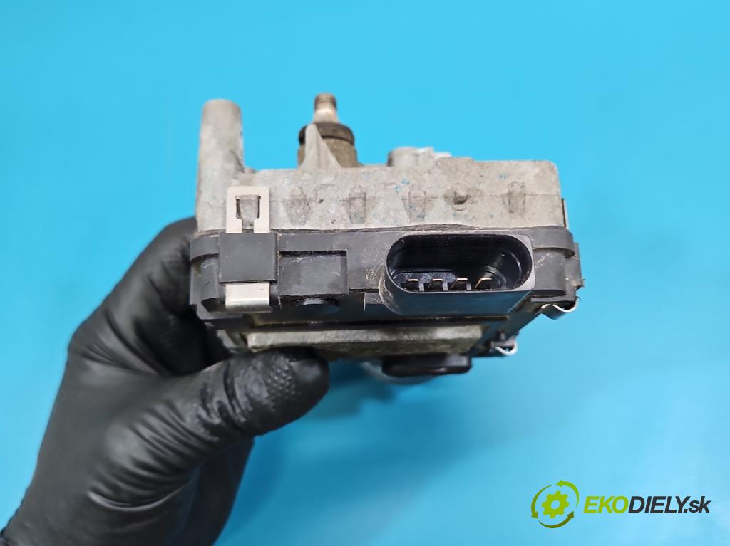 Audi A3 8P 2003-2012 2.0 FSI 150 HP manual 110 kW 1984 cm3 3- motor stieračov predné 8P1955119C