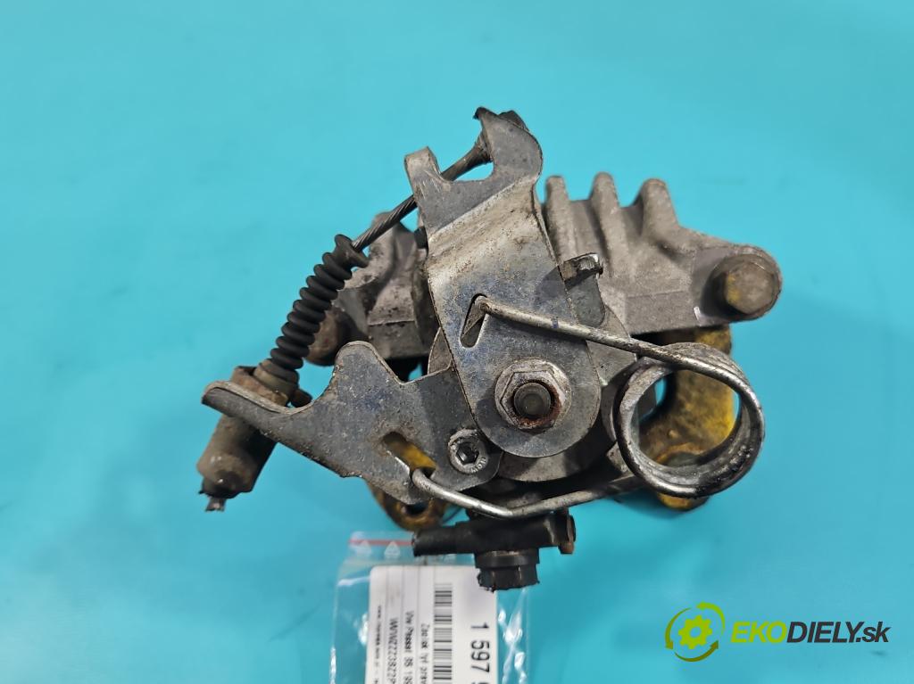Vw Passat B5 1995-2005 1.9 tdi 101 hp manual 74 kW 1896 cm3 4- brzdič zadní pravý  (Klika dveří ostatní)