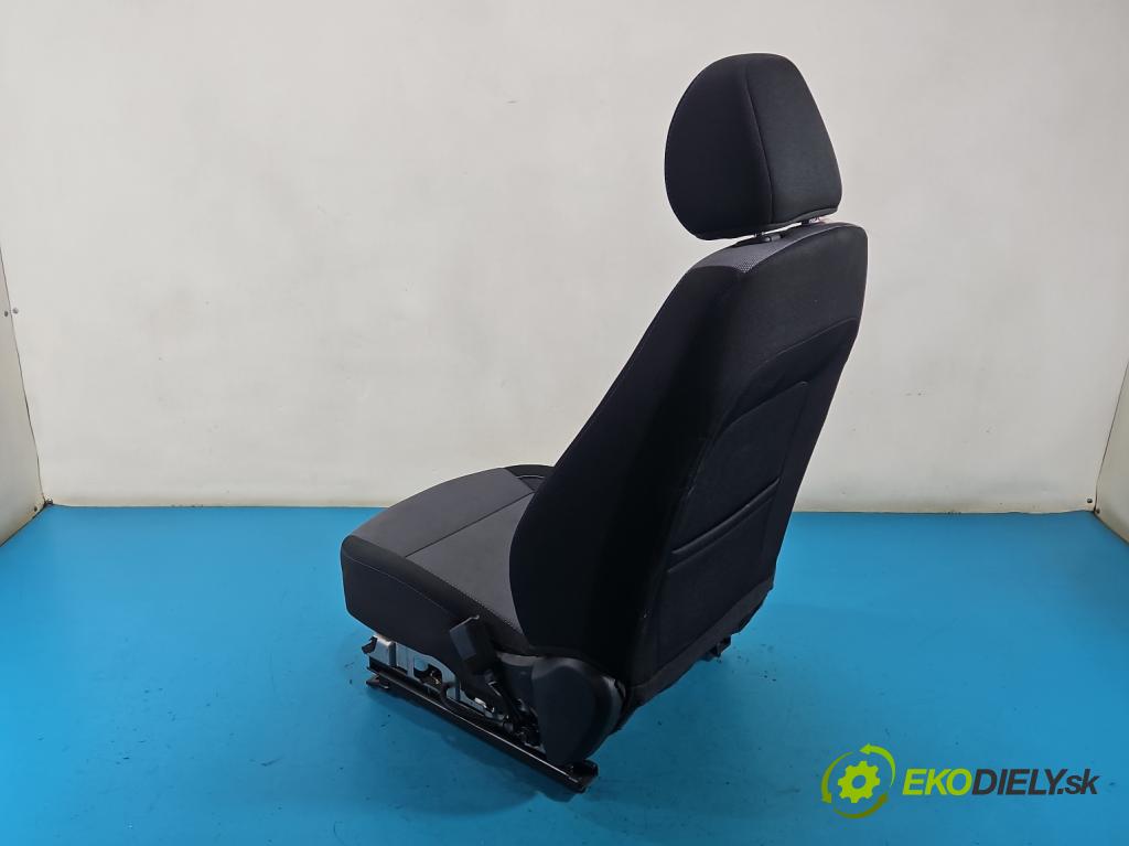 Hyundai i20 II 2014-2020 1.2 16V 84KM manual 62 kW 1248 cm3 5- Sedačka pravý  (Sedadlo)