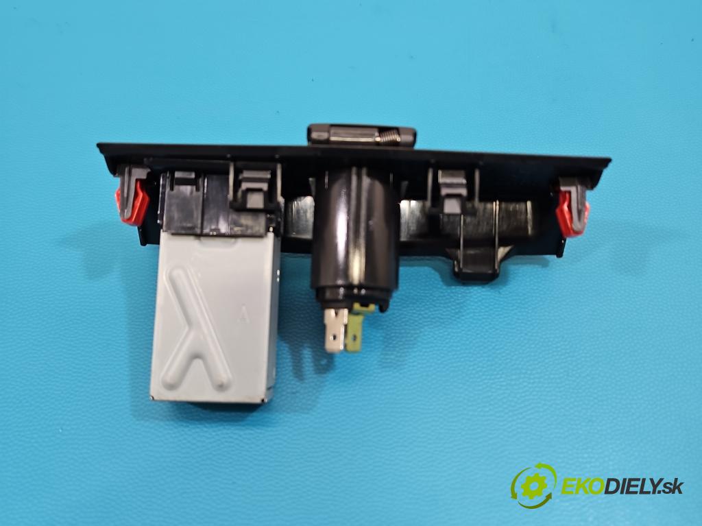 Toyota Corolla E21 2019- 1.8 16V 98 HP automatic 72 kW 1798 cm3 4- zásuvka USB 85532-60060