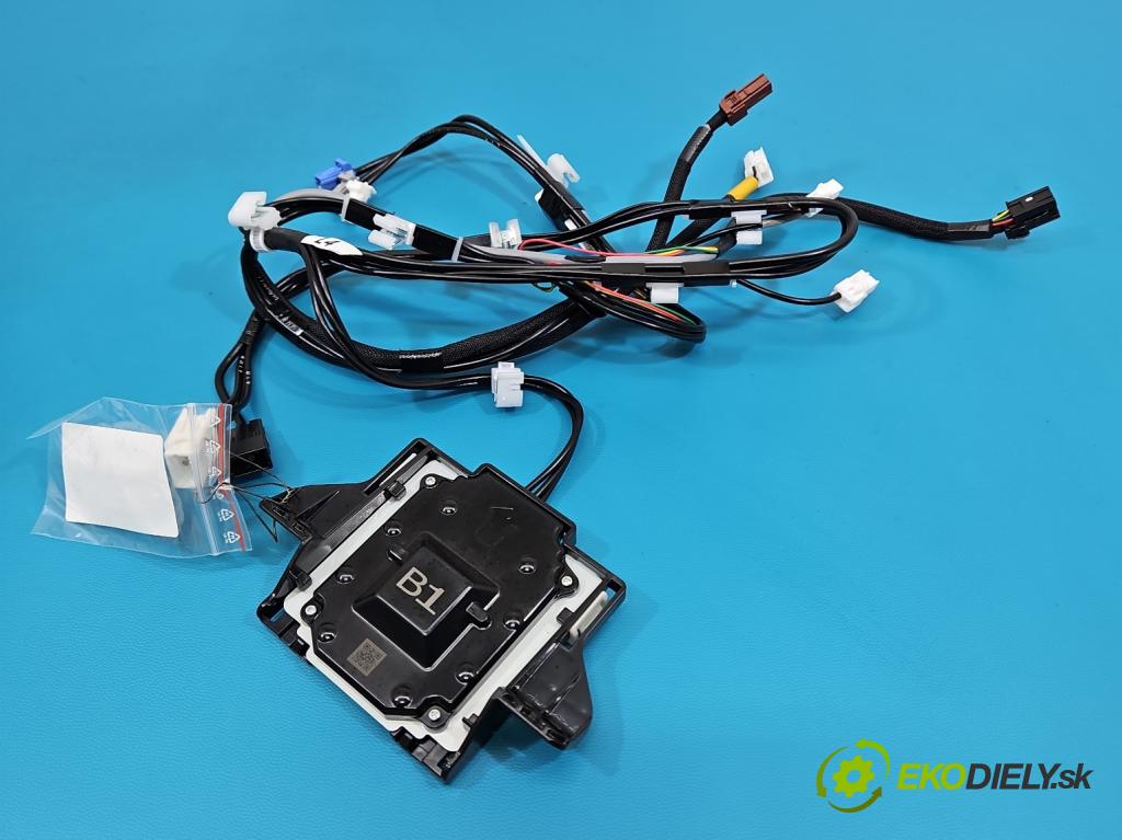 Toyota Corolla E21 2019- 1.8 16V 98 hp automatic 72 kW 1798 cm3 4- Antena 86101-02T40-A
