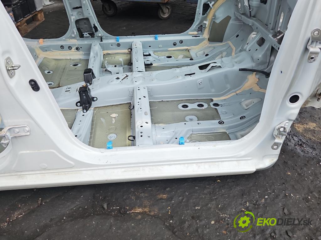 Toyota Yaris III 2011-2020 1.5 vvti 111KM manual 82 kW 1496 cm3 5- Práh: pravý  (Karoséria ostatné)