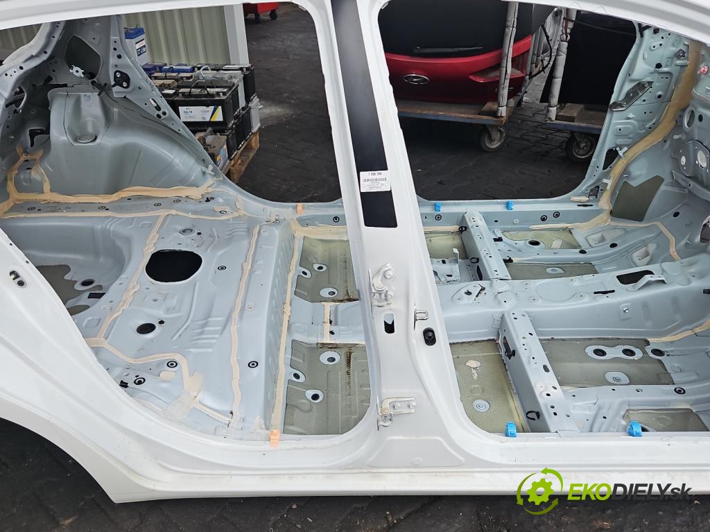 Toyota Yaris III 2011-2020 1.5 vvti 111KM manual 82 kW 1496 cm3 5- Práh: pravý  (Karoséria ostatné)