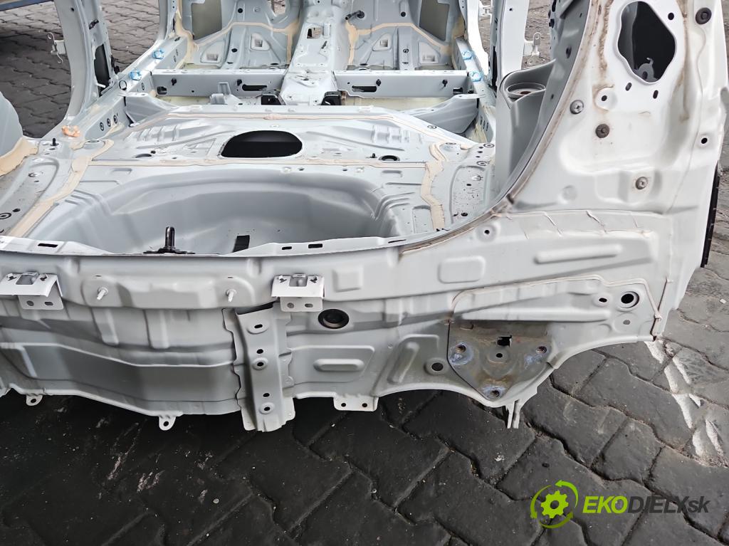 Toyota Yaris III 2011-2020 1.5 vvti 111KM manual 82 kW 1496 cm3 5- pas zadní: