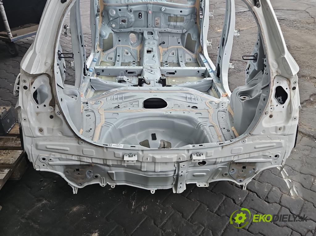 Toyota Yaris III 2011-2020 1.5 vvti 111KM manual 82 kW 1496 cm3 5- pas zadní: 