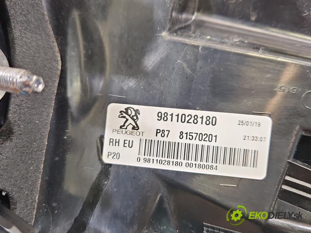 Peugeot 5008 II 2017-2024 2.0 hdi 177 HP automatic 130 kW 1997 cm3 5- svetlo / reflektor zadné pravé blatník 9811028180