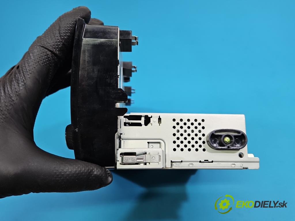 Skoda Fabia III 2014-2021 1.0 MPI 60 HP manual 44 kW 999 cm3 5- Radio originál 6V0035869H