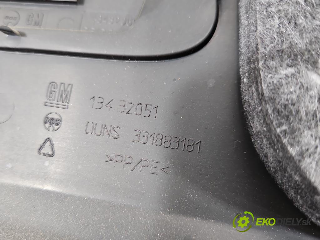 Opel Astra V  2015-2022 1.2 12V 131 HP manual 96 kW 1199 cm3 5- Čalounictví: kufrové dvere 13452503