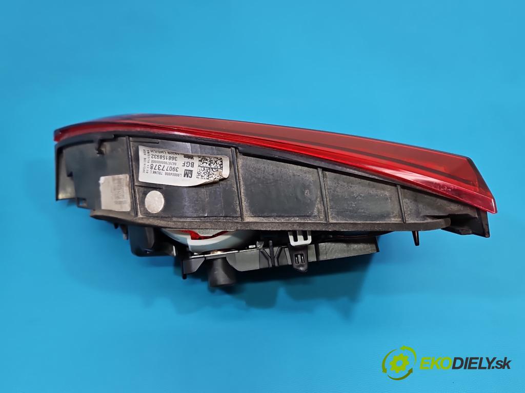 Opel Astra V  2015-2022 1.2 12V 131 HP manual 96 kW 1199 cm3 5- svetlo / reflektor zadné ľavé 39077378 (Kľučka dverí ostatné)
