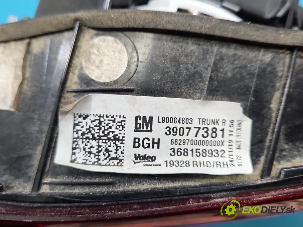 Opel Astra V  2015-2022 1.2 12V 131 HP manual 96 kW 1199 cm3 5- svetlo / reflektor zadné pravé 39077381 (Kľučka dverí ostatné)