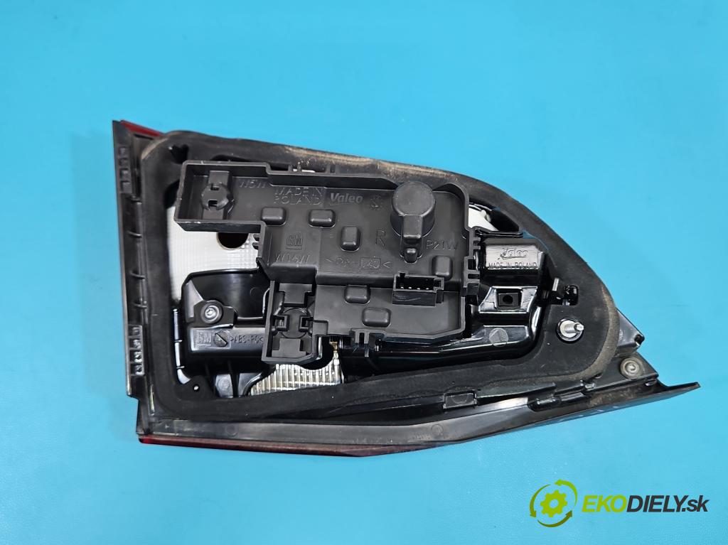 Opel Astra V  2015-2022 1.2 12V 131 HP manual 96 kW 1199 cm3 5- svetlo / reflektor zadné pravé 39077381 (Kľučka dverí ostatné)