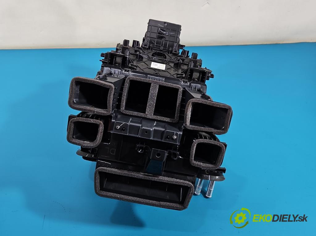 Toyota Corolla E21 2019- 1.8 16V 98 HP automatic 72 kW 1798 cm3 4- radiator 87050-02W90 (Radiátor kúrenia)