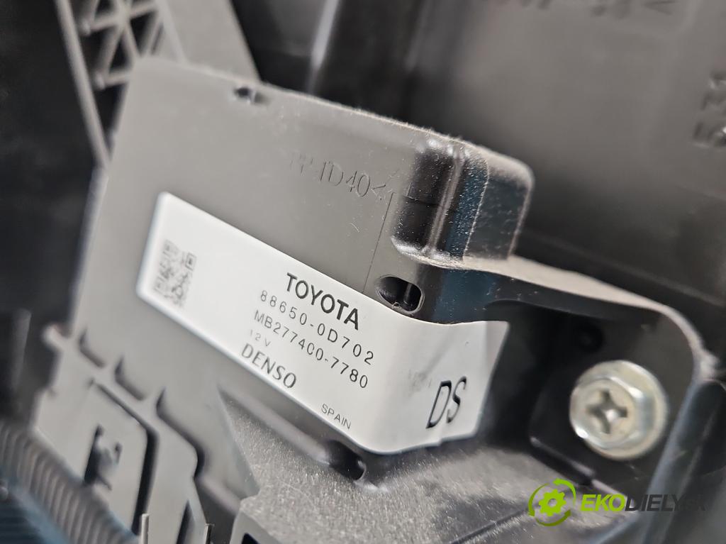 Toyota Yaris III 2011-2020 1.5 vvti 111KM manual 82 kW 1496 cm3 5- radiator 625874-000 (Radiátor kúrenia)